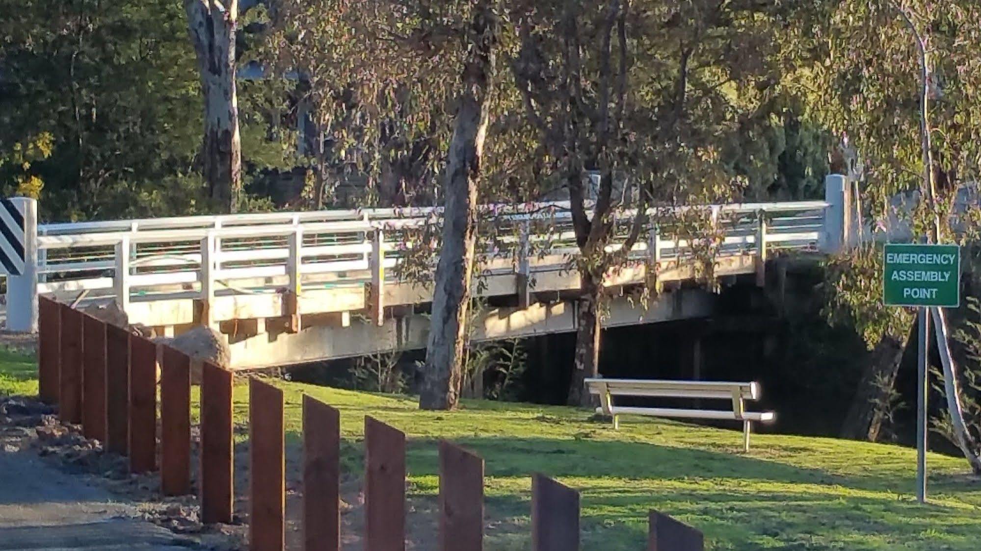 Yea 耶亚河岸房车公园酒店 外观 照片